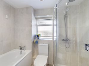 Family bathroom- click for photo gallery